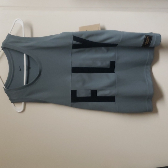 NWT Nike Gray and Black Dri-FIT Swoosh Fly Tank Top Size S - Picture 3 of 9